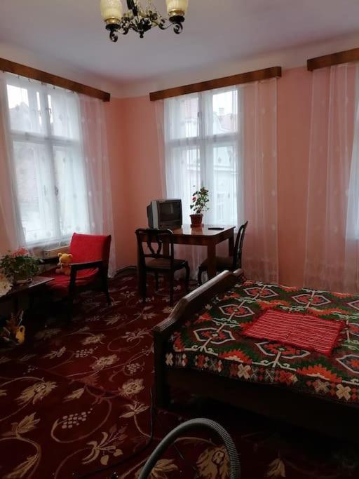 La 2 Pasi De Biserica Neagra Braşov Dış mekan fotoğraf